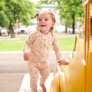 Quincy Mae Tulip rose Sleeper, NWTS, Sz 0-3 months